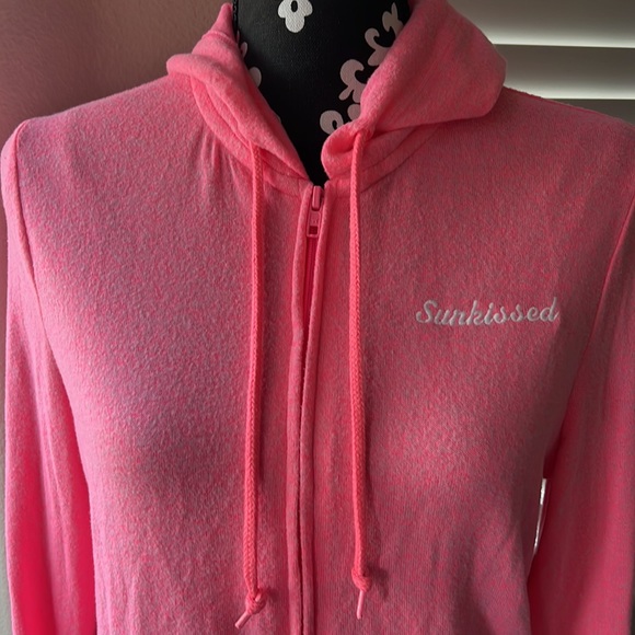 Pink - Picture 2 of 7